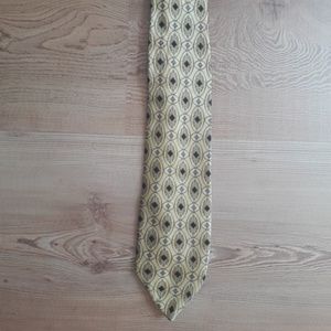 Men yellow tie